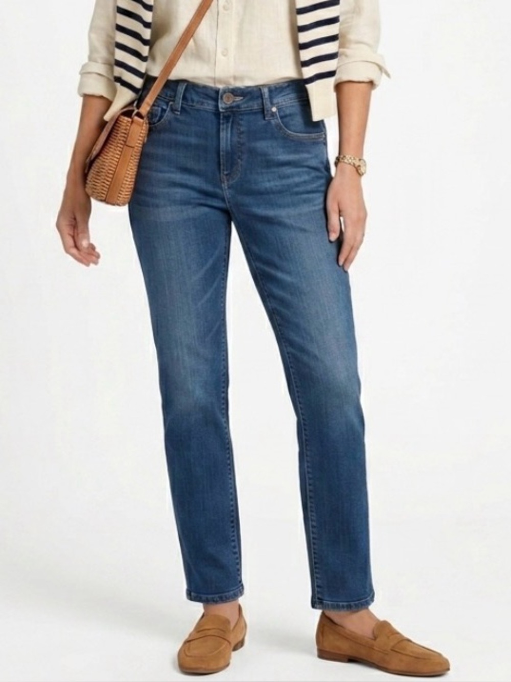 Chico's Platinum Ultimate Fit Medium Wash Straight Jeans Embellished Pocket  0/S